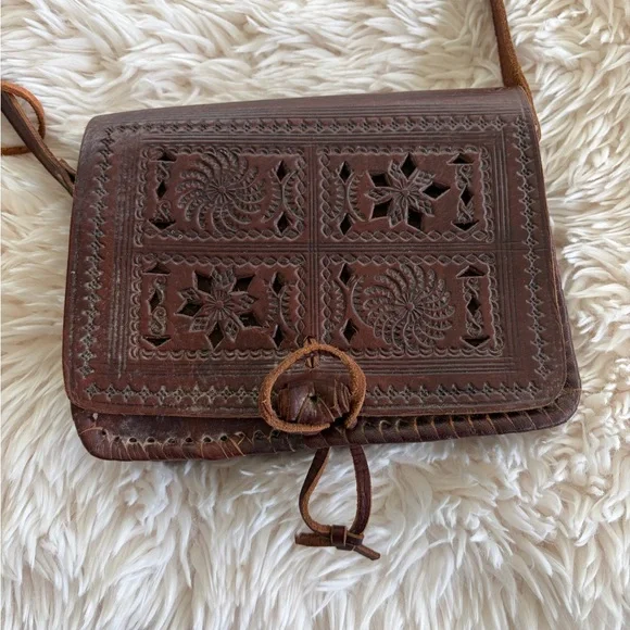 Handcrafted Tooled Leather Crossbody Bag in Rich Brown - Picture 3 of 6